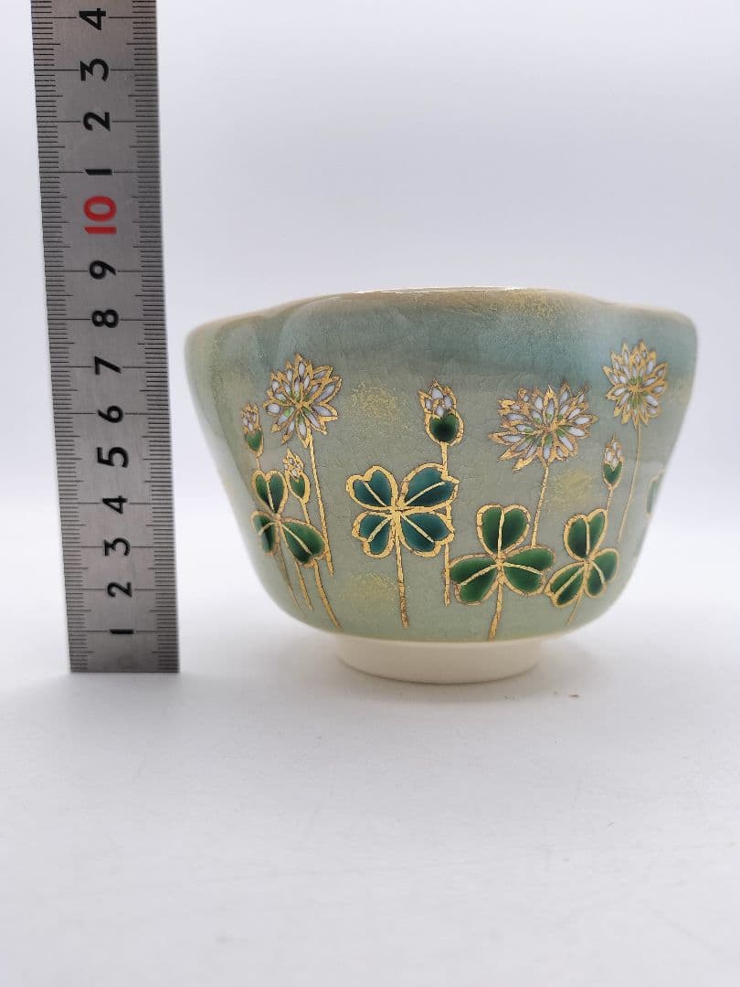 d130 【新品・未使用】茶碗 色絵 四葉のクローバー 八木海峰 紙箱 茶道具
