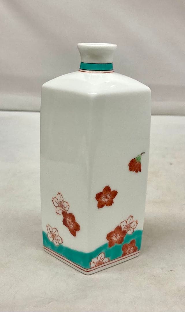 B583s 桜花散し 角一輪指　酒井田柿右衛門作　花入　徳利　箱無し　柿右衛門窯