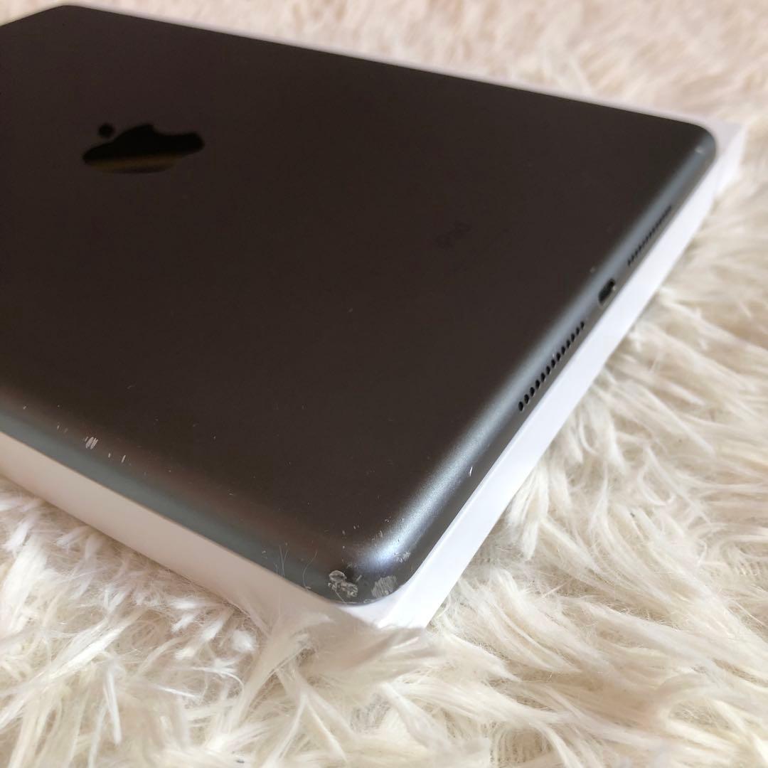 【早い者勝ち】iPad 第8世代 128GB Wi-Fi 【すぐ発送】