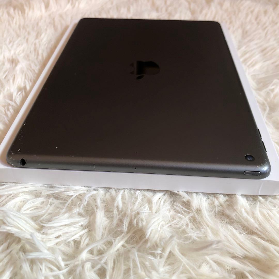 【早い者勝ち】iPad 第8世代 128GB Wi-Fi 【すぐ発送】