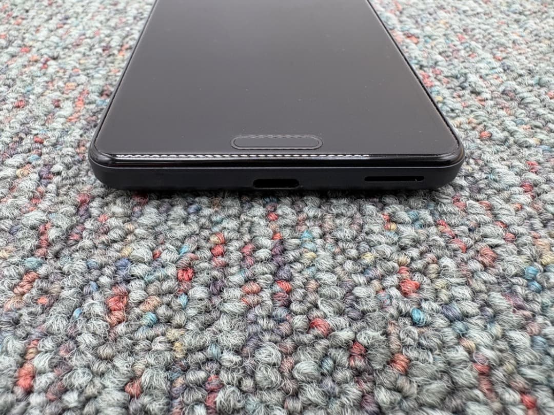SHARP　AQUOS sense5G　SHG03　スマホ　simフリー　972