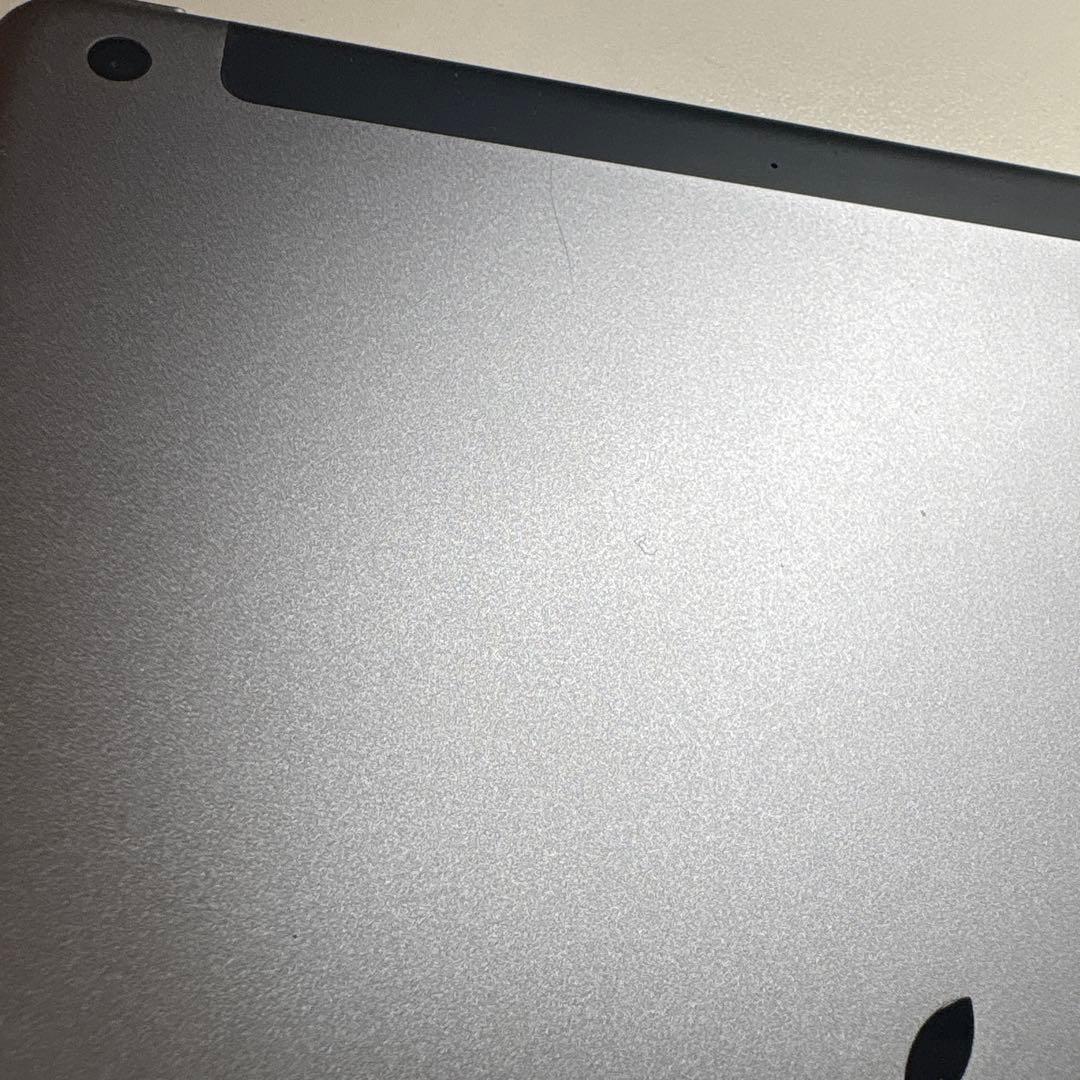 Apple iPad シルバー 本体　第6世代