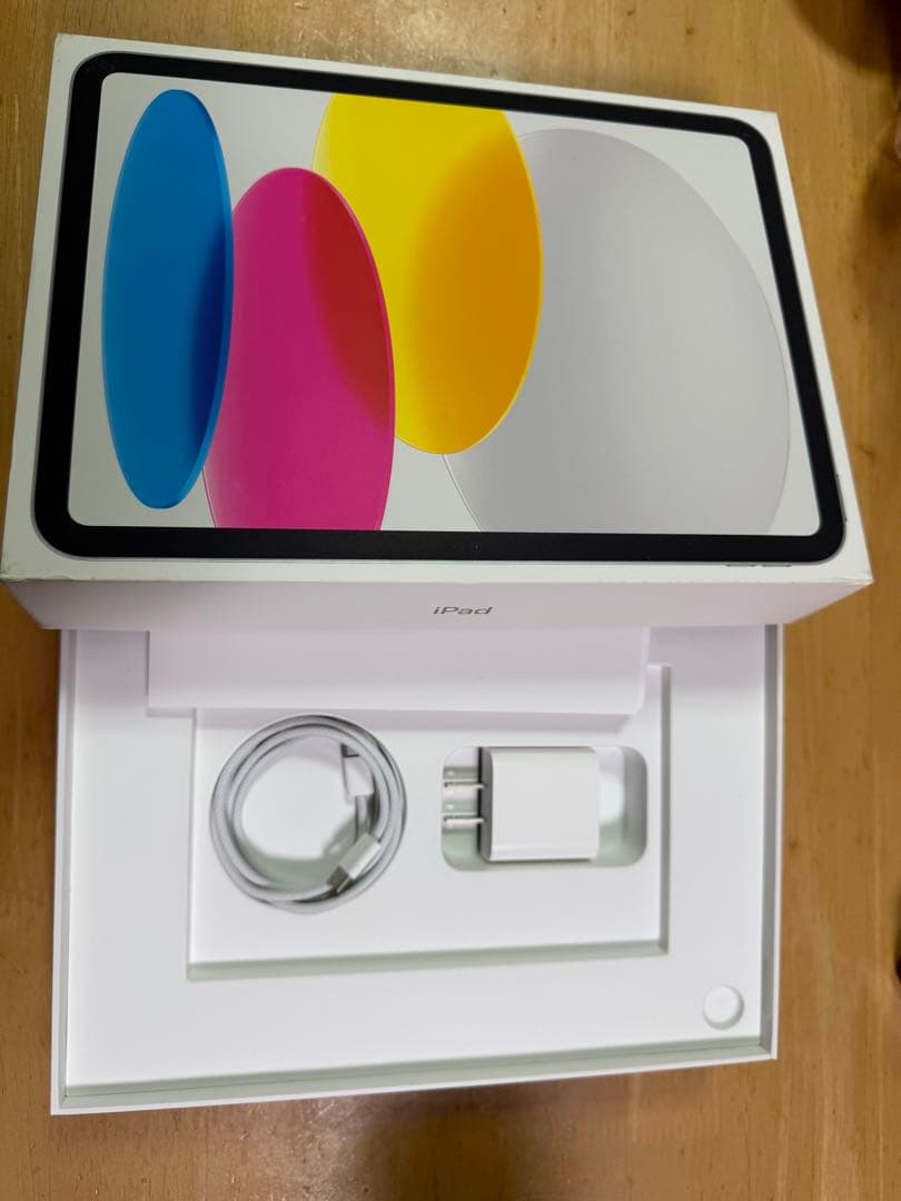 Apple 11iPad シルバー 本体と充電器付き