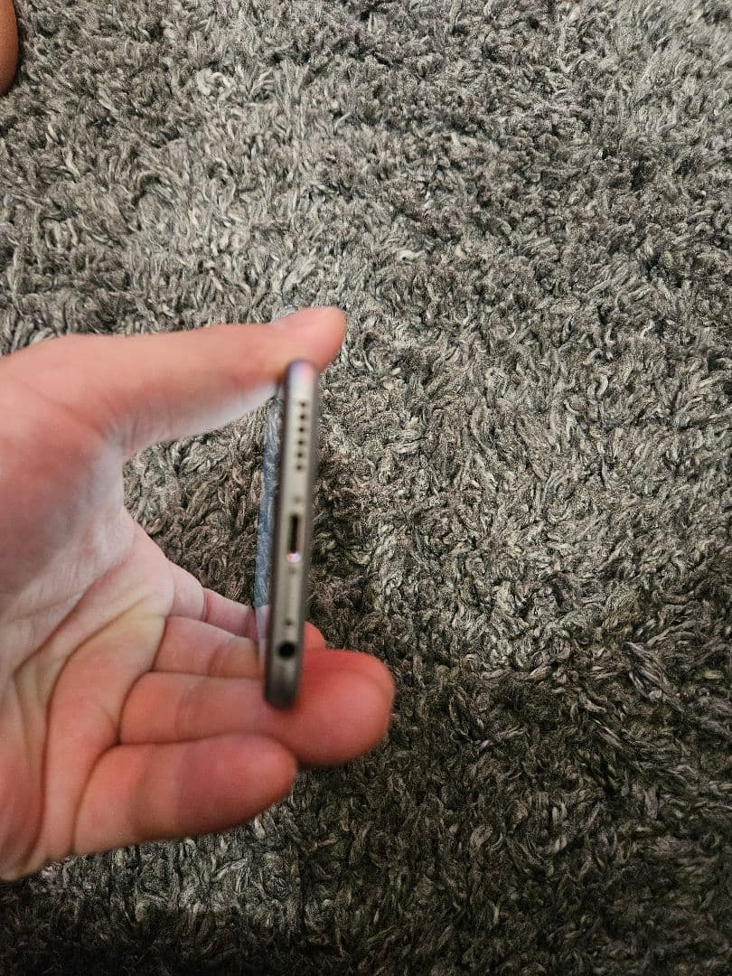 Apple iPhone 6s スペースグレー 本体