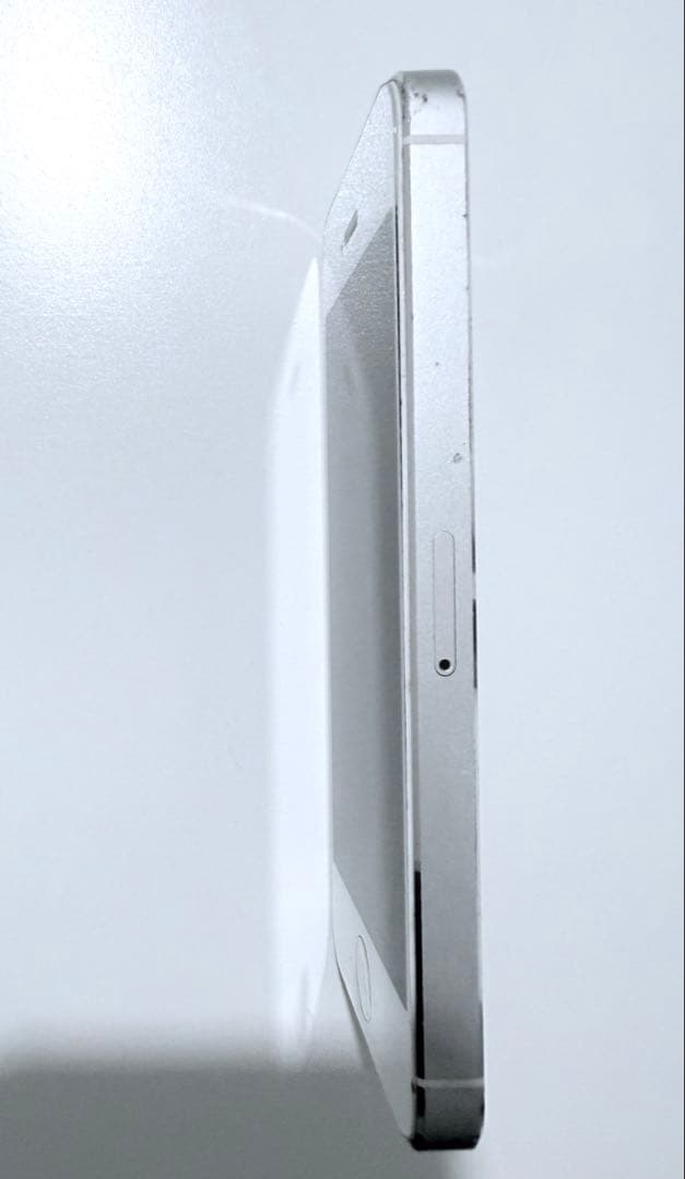 Apple iPhone 5 シルバー × ホワイト 本体
