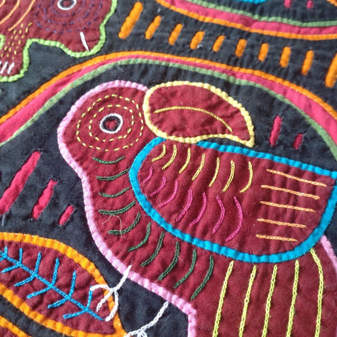 MOLA モラ　手芸　刺繍　サンブラス諸島　クナ族　タペストリー