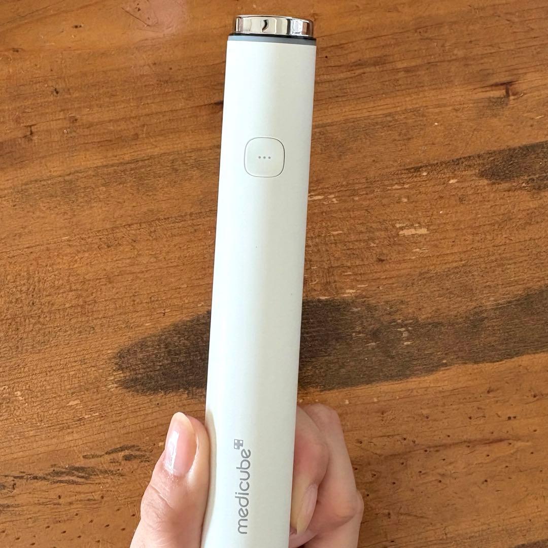 medicube 美顔器 ホワイト コンパクト箱付き