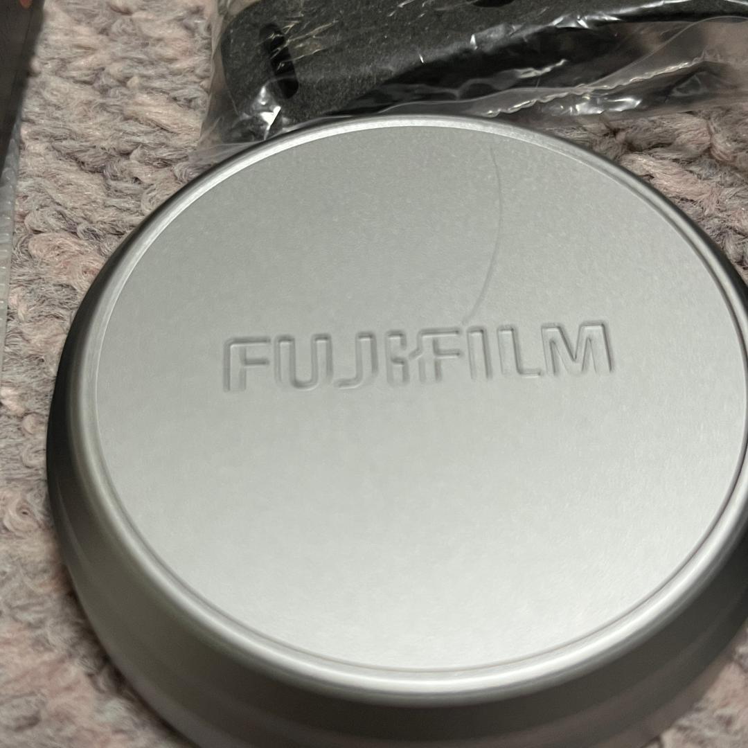 【多言語】Fujifilm x100vi シルバー 【アクセサリー多数】