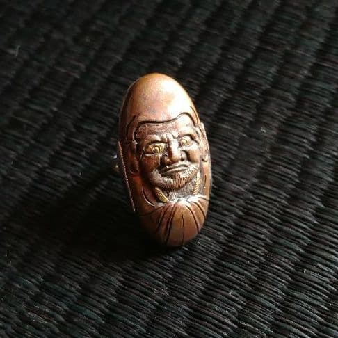 超絶技巧 明治期 日本刀の柄頭の指輪 達磨の図 里帰り品 金銀象嵌 目貫 赤銅