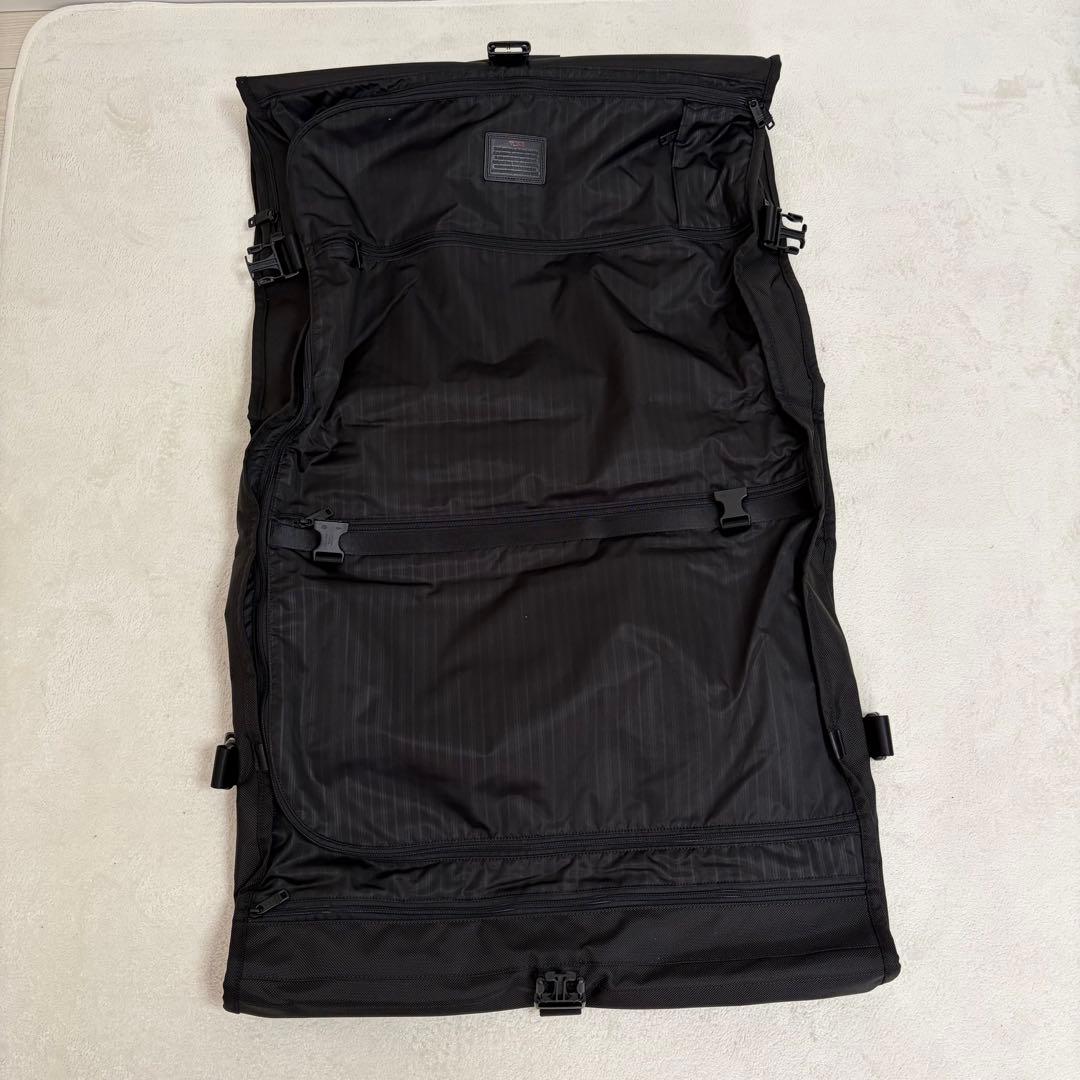 【極美品】TUMI ナイロン ガーメントバッグ ハンガーと袋付き ビジネス 旅行