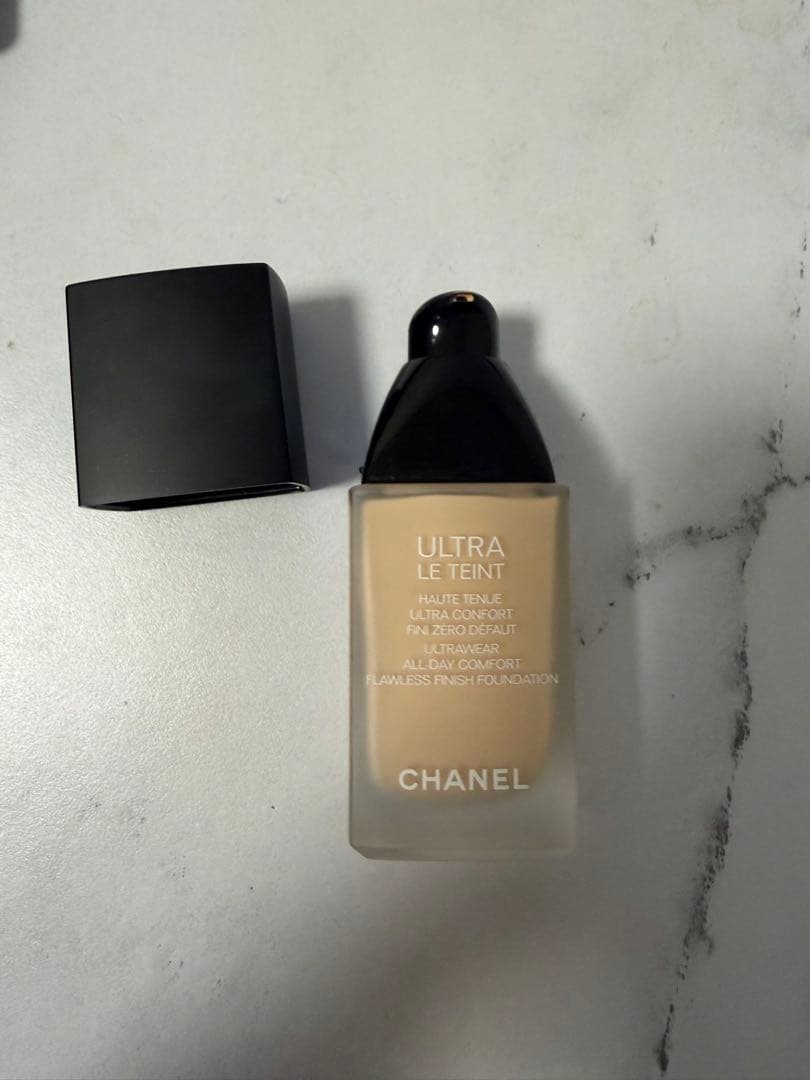 CHANELウルトラルタンフリュイド B10 シャネル リキッドファンデーション