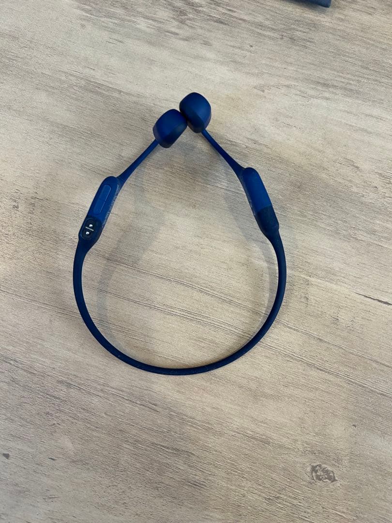SHOKZ 骨伝導イヤホン 青 充電ケーブル付き