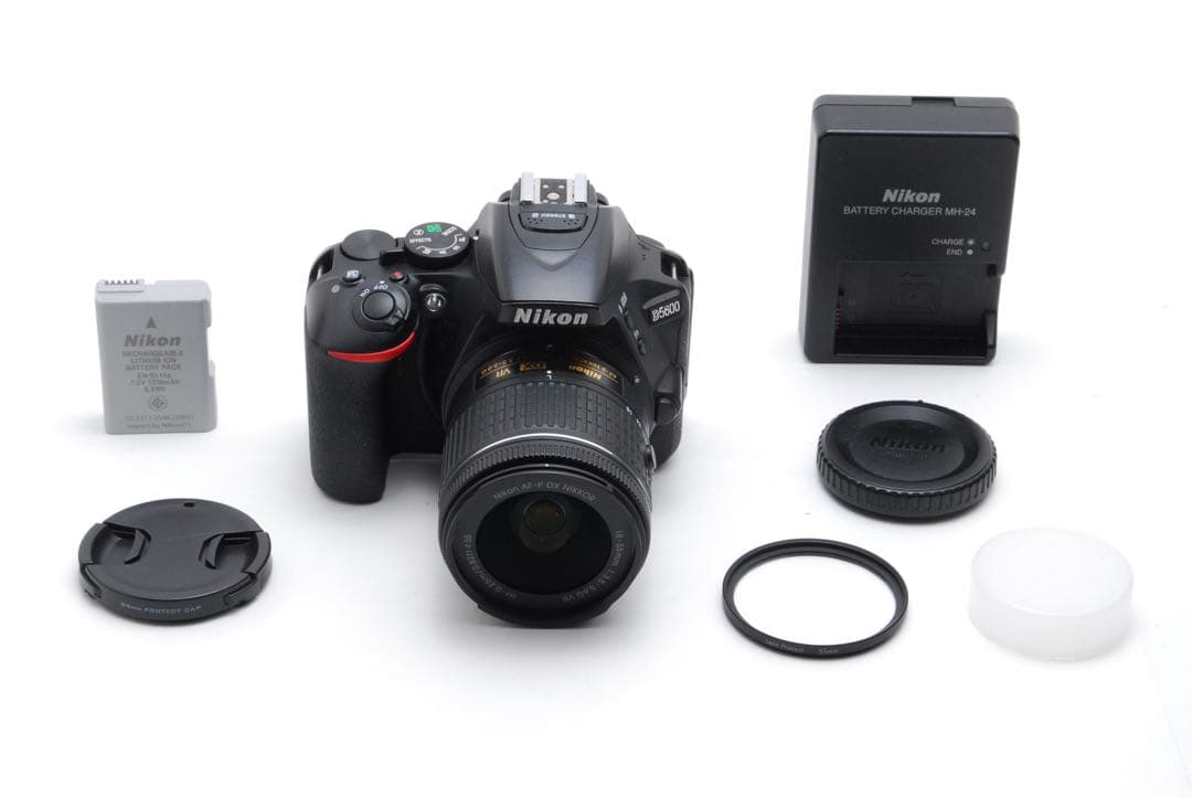 ✨極美品✨ニコン D5600❤️バリアングル液晶搭載モデル！