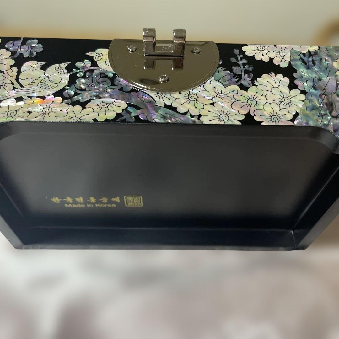 韓国　漆器 蝶と花の装飾 収納ボックス