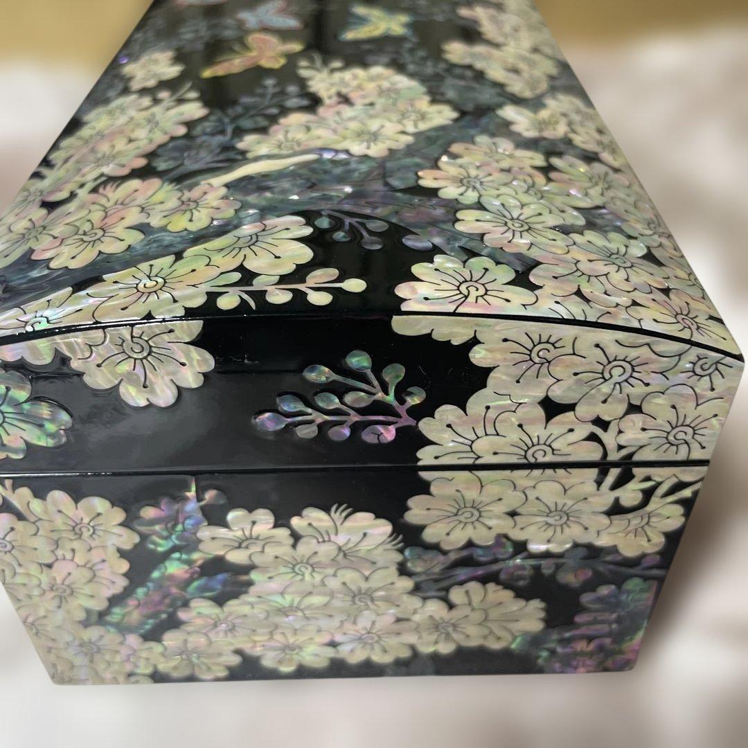 韓国　漆器 蝶と花の装飾 収納ボックス