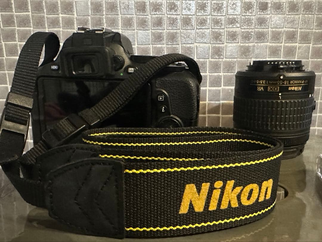 本日限定価格 Nikon D5600 デジタル一眼レフカメラ 本体とレンズ付き