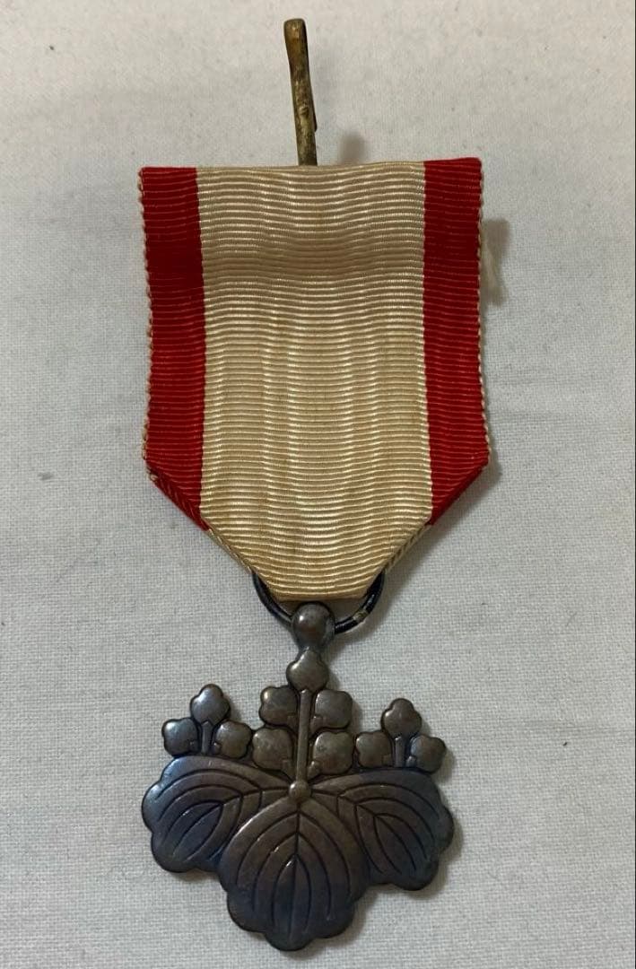 勲八等白色桐葉章 勲章 純銀製 ケース付き ヴンテージ品