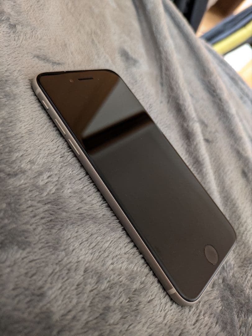 iPhone se3 64GB バッテリー状態100%