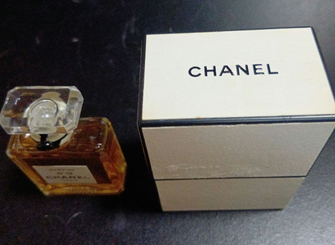 CHANEL N°19 パルファム オリジナルボックス付き