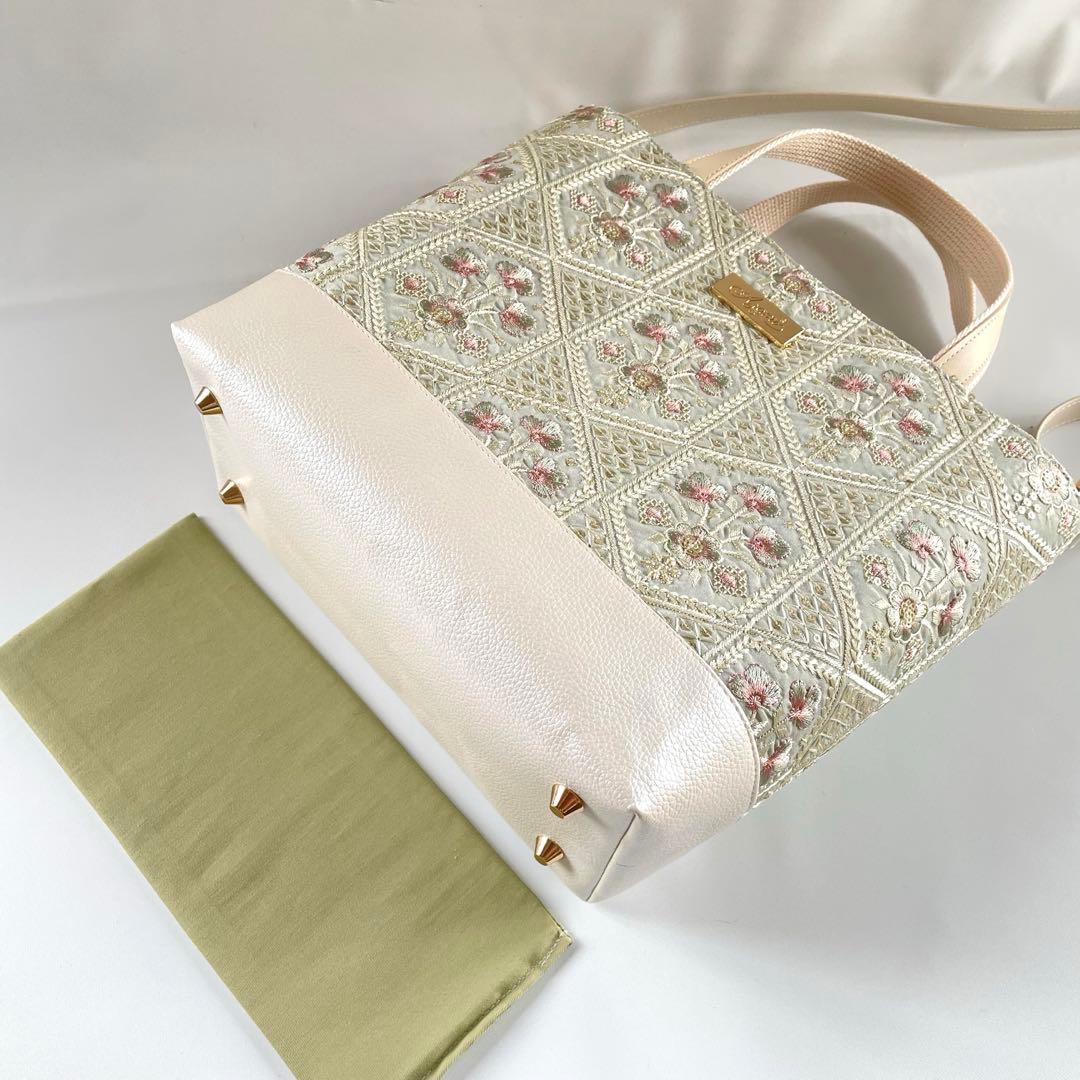 インド刺繍ダイヤブーケ柄パステルオリーブと合皮　Mサイズ2wayトートバッグ