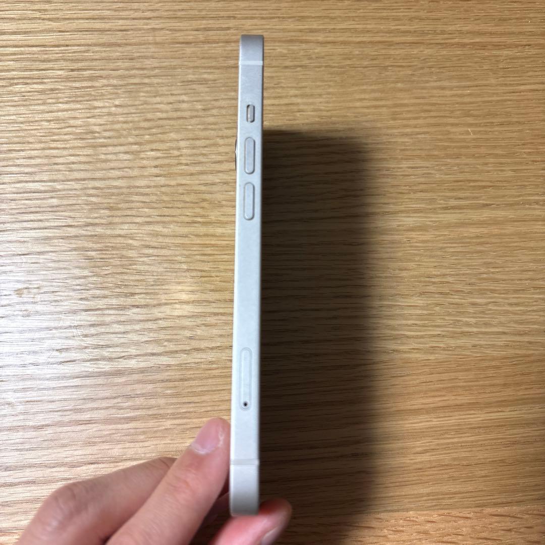 Apple iPhone 13 ホワイト ひび割れあり