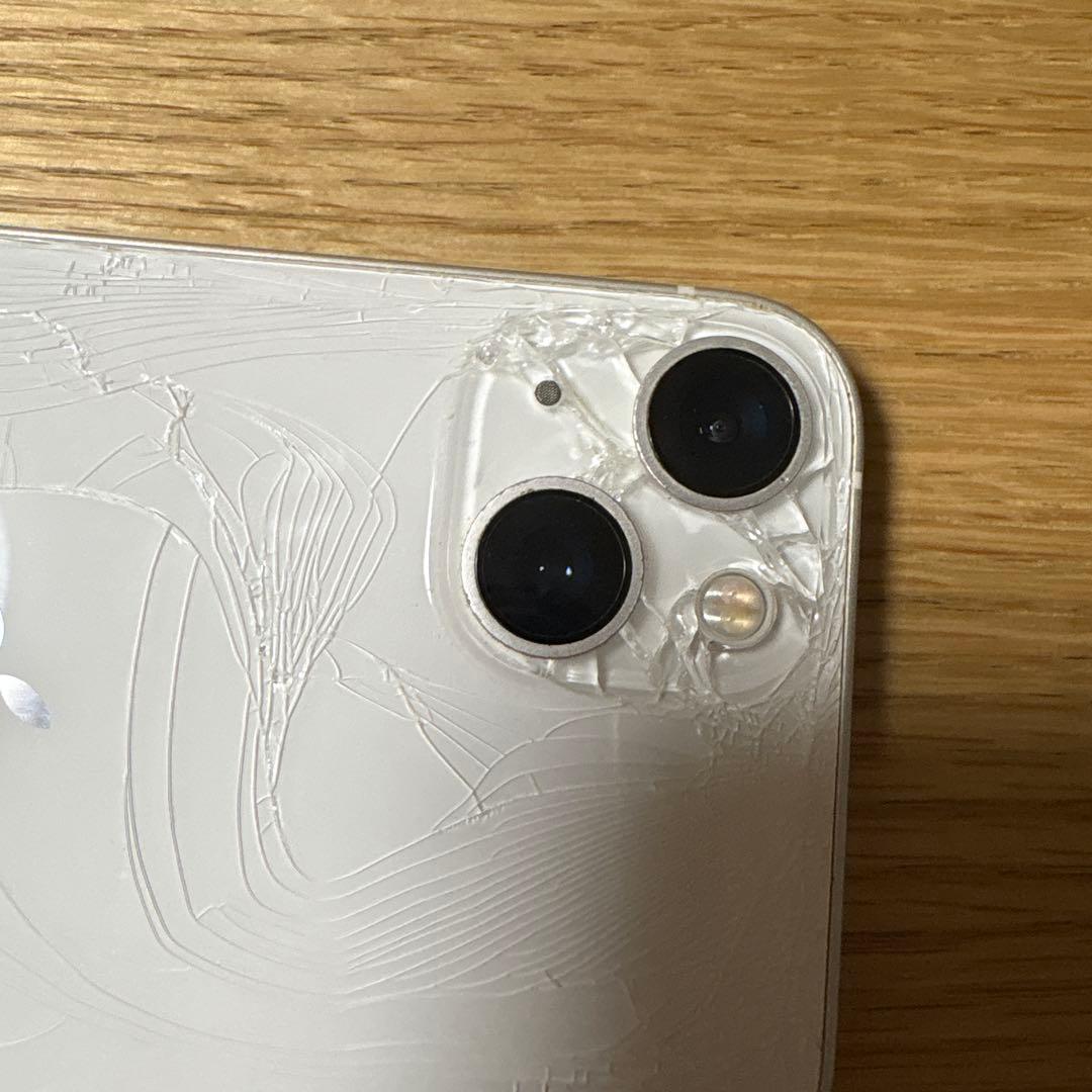Apple iPhone 13 ホワイト ひび割れあり