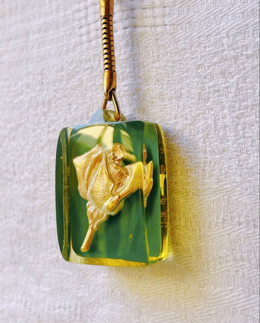 レア　フレンチキーホルダー　 1960s ヴィンテージ　バラ　花　繊細　レリーフ