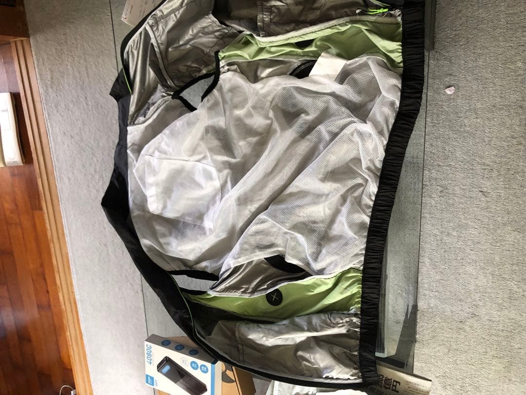 黒と蛍光黄のジャケットとファンとバッテリーセット