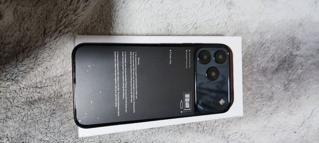 未使用 スマートフォン 黒 3カメラ