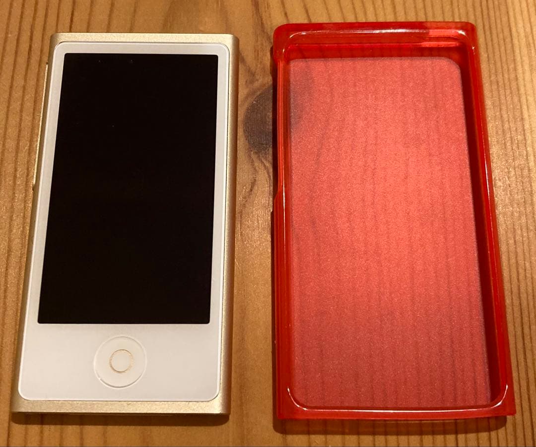 iPod nano 第7世代　ゴールド　16GB(ケース赤)