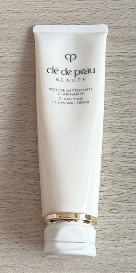 clé de peau Clarifying Cleansing Foam 洗顔