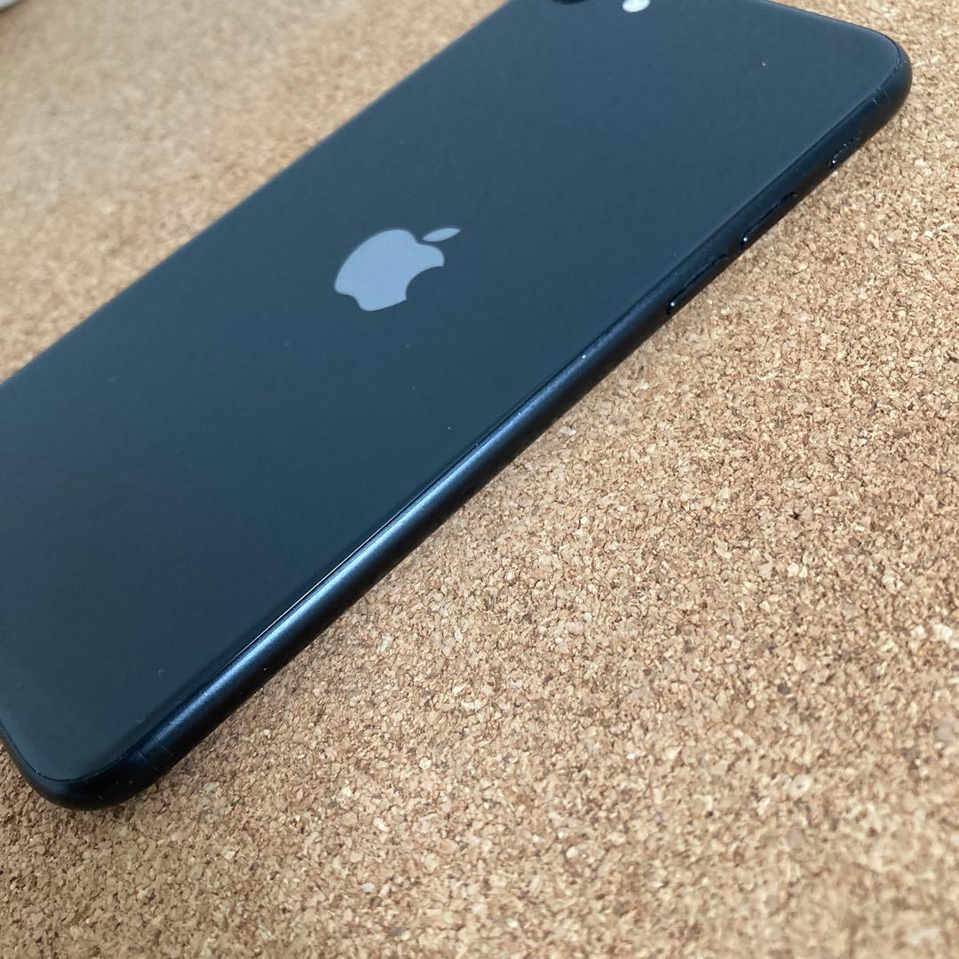 4137 電池新品☆比較的美品☆iPhoneSE2 64GB SIMフリー☆