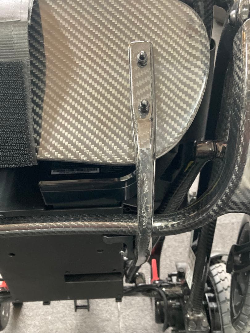 中古品 超軽量 QUICKIE Q50 R カーボン折り畳み電動車椅子2025年