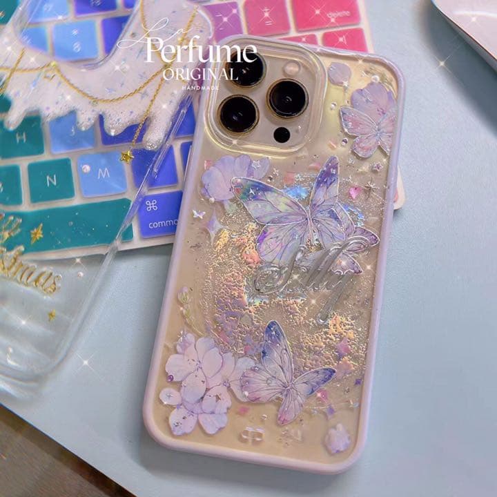 バタフライ✨名入れ♡キラキラ✨レインボー 花 イニシャル フチiPhoneケース