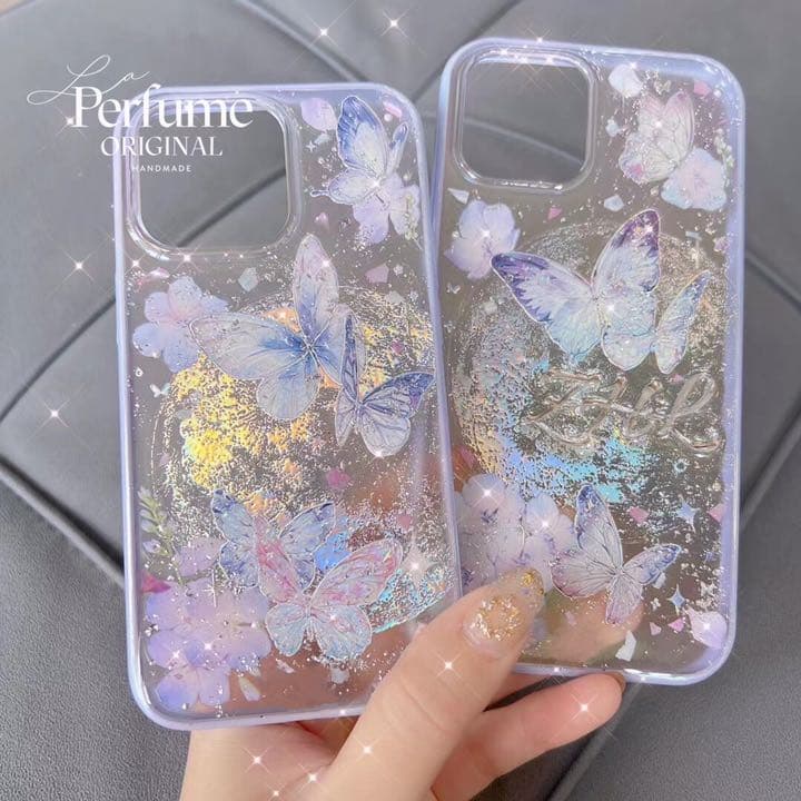 バタフライ✨名入れ♡キラキラ✨レインボー 花 イニシャル フチiPhoneケース