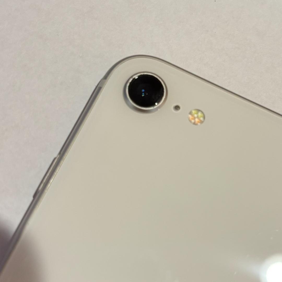 iPhone SE3 128Gb SIMフリー スターライト　白色　602263