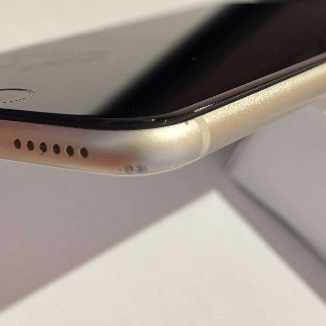iPhone SE3 128Gb SIMフリー スターライト　白色　602263