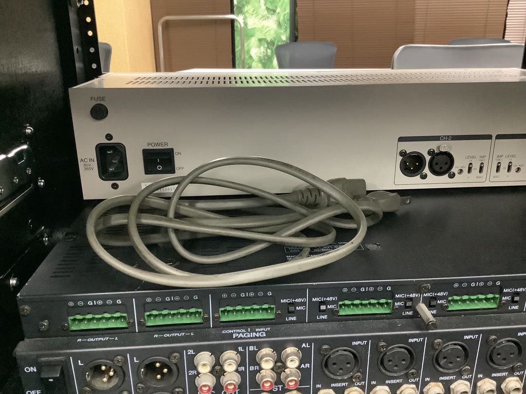 ヤマハ　アナログミキサーMV800 とVU メーター 6uラックのset