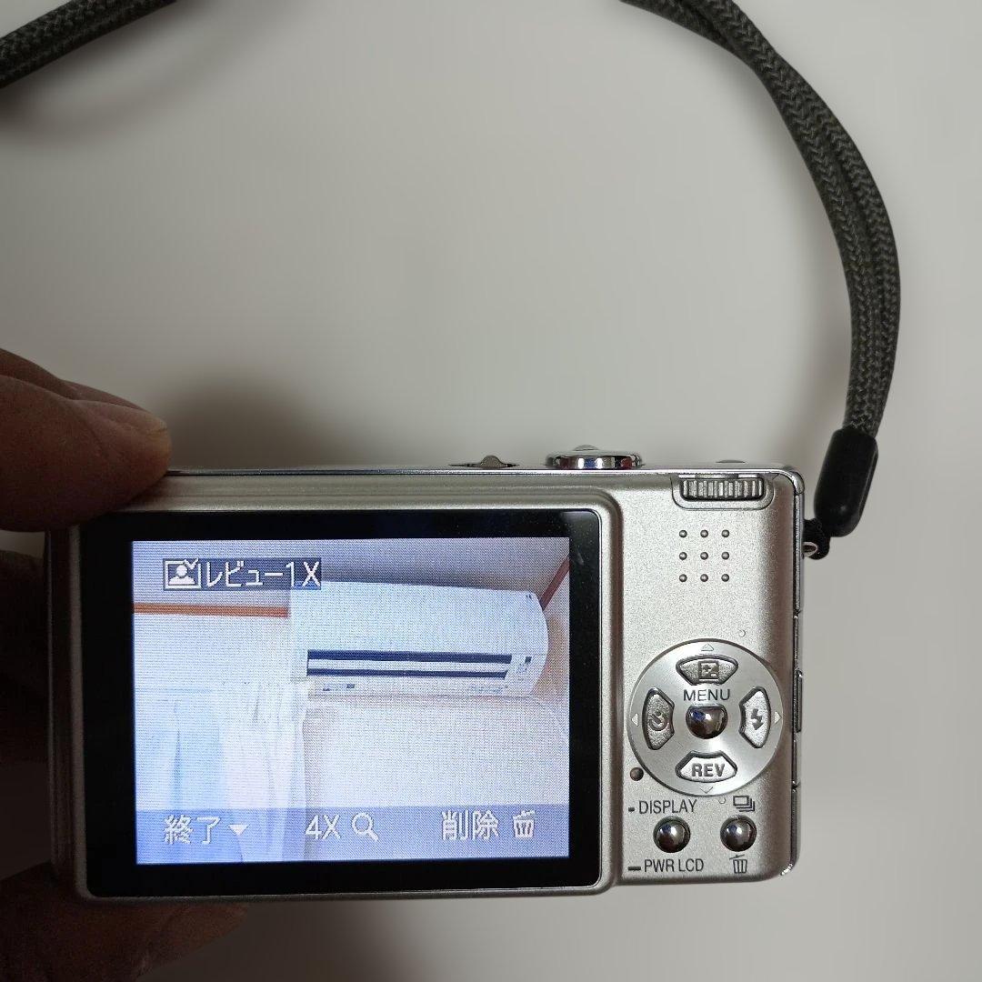 【美品】Panasonic LUMIX DMC-FX9 デジタルカメラ　シルバー