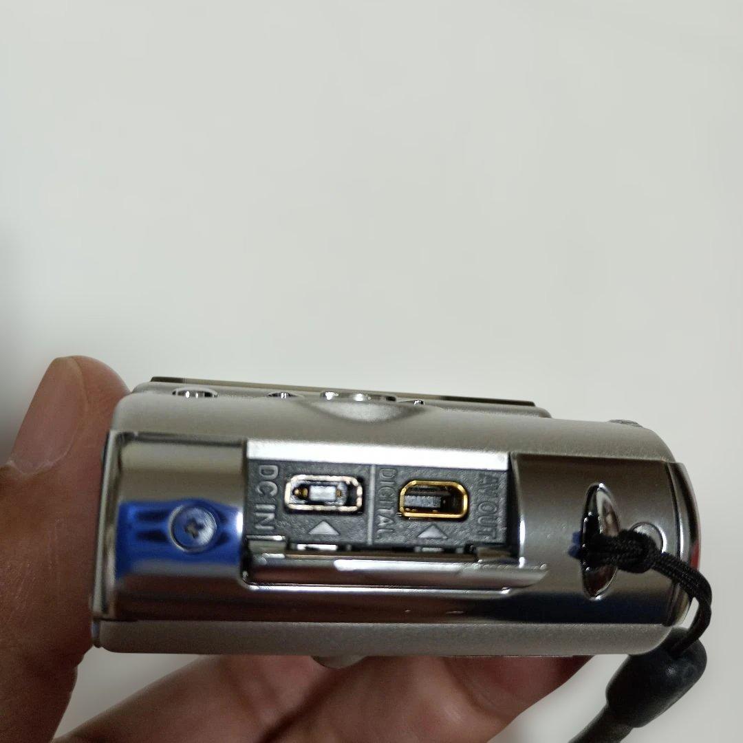 【美品】Panasonic LUMIX DMC-FX9 デジタルカメラ　シルバー