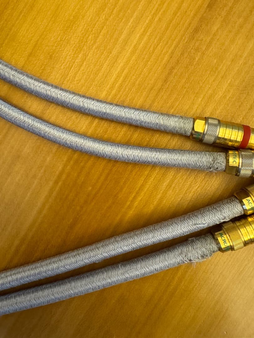 RCAケーブル ACROTEC 1.5m （CDとアンプの接続で使用）