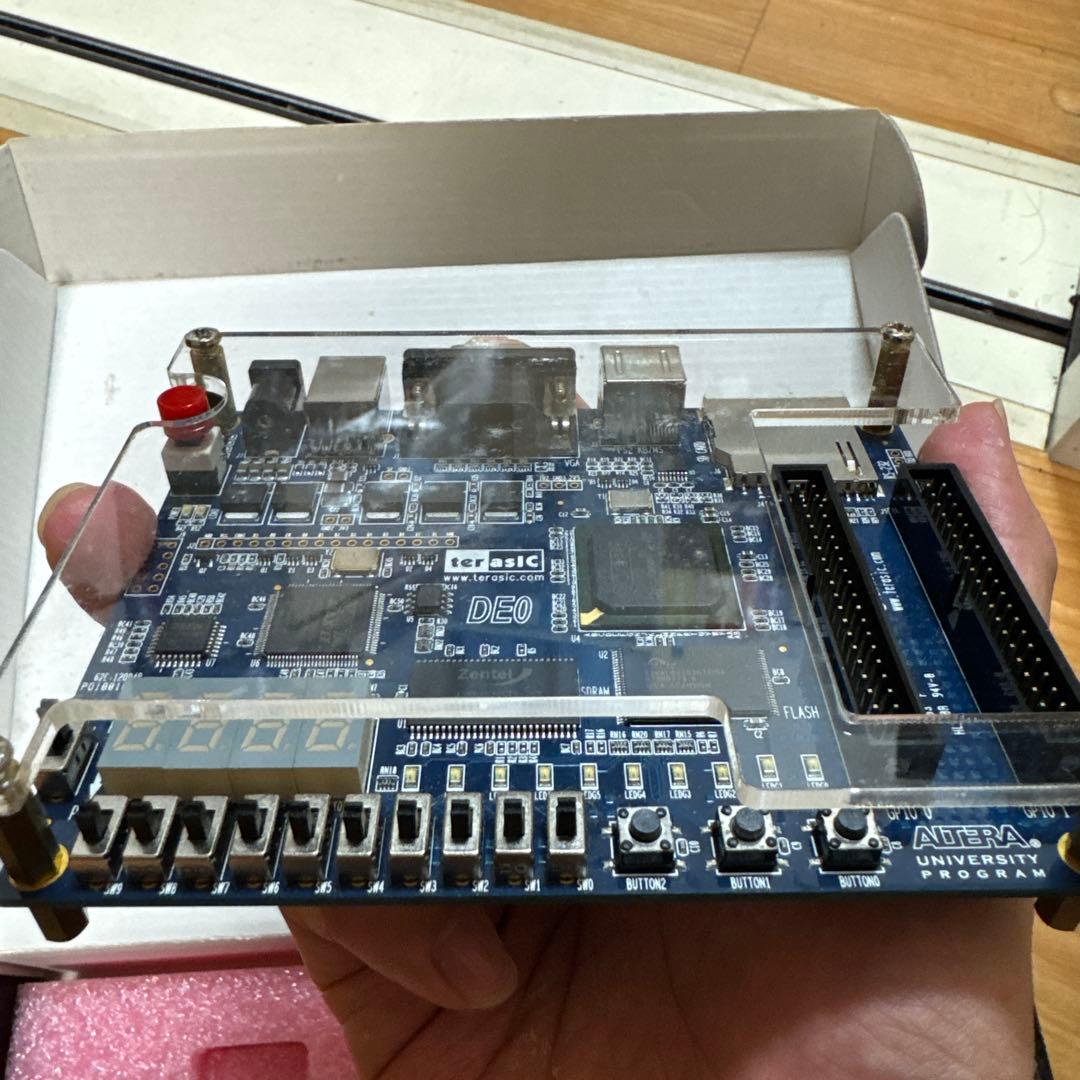 なマザーボードと512MB SDカード