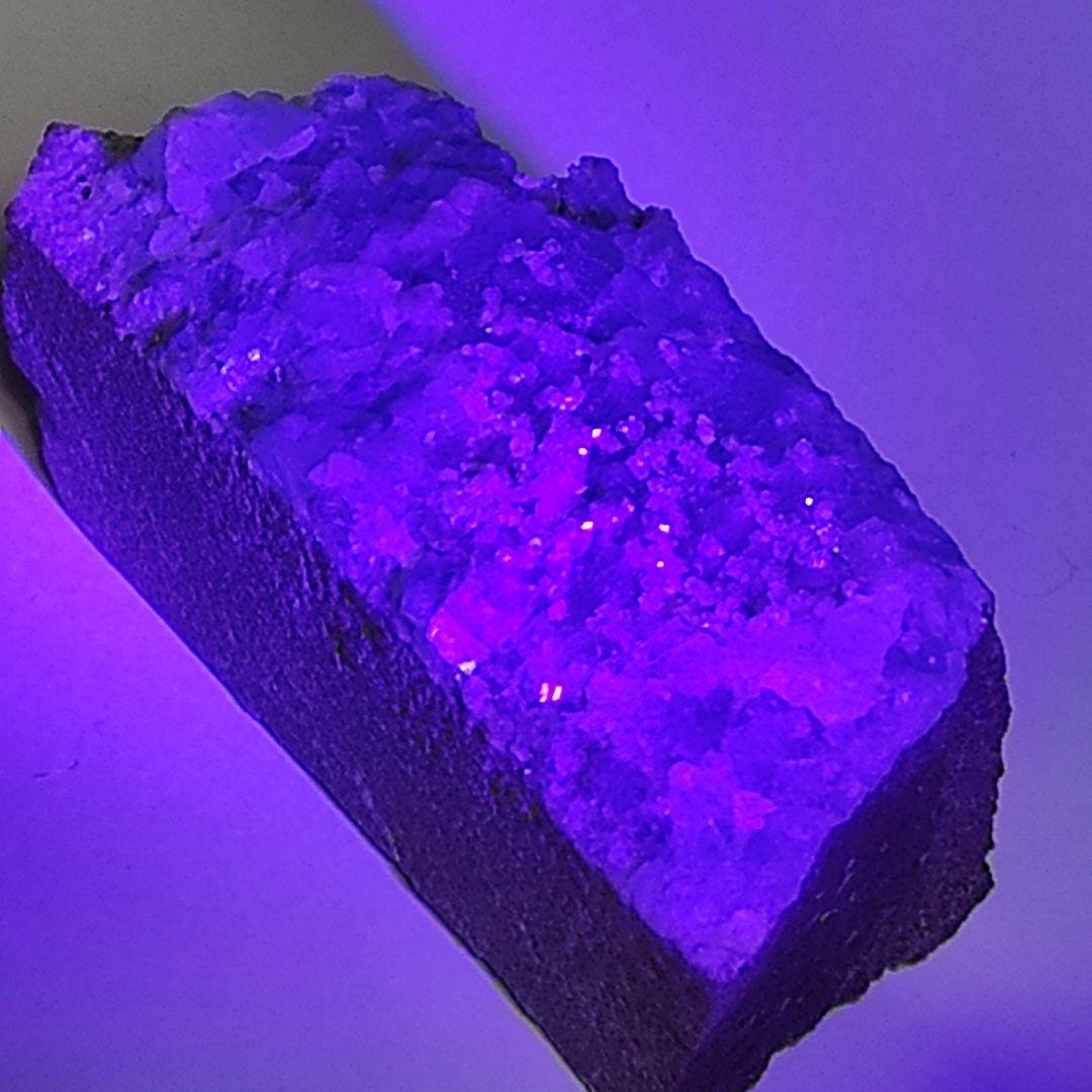 パワーストーン　アフリカ産　結晶付きフローライト　原石　83g　No.959