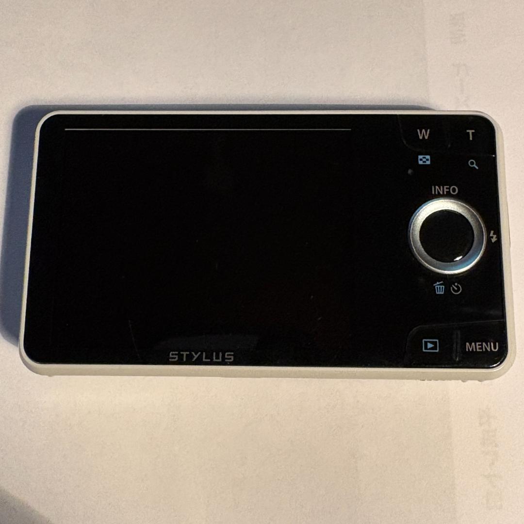 ☆OLYMPUS☆人気のホワイト色　10×WIDE　コンパクトデジタルカメラ