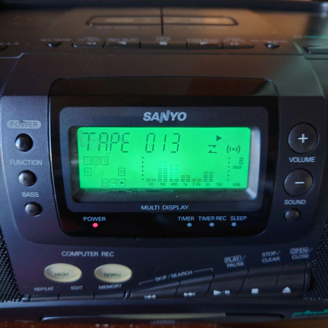 ステレオCDＷラジカセAM、FM、TV イコライザー搭載！低音イルミランプ点滅！