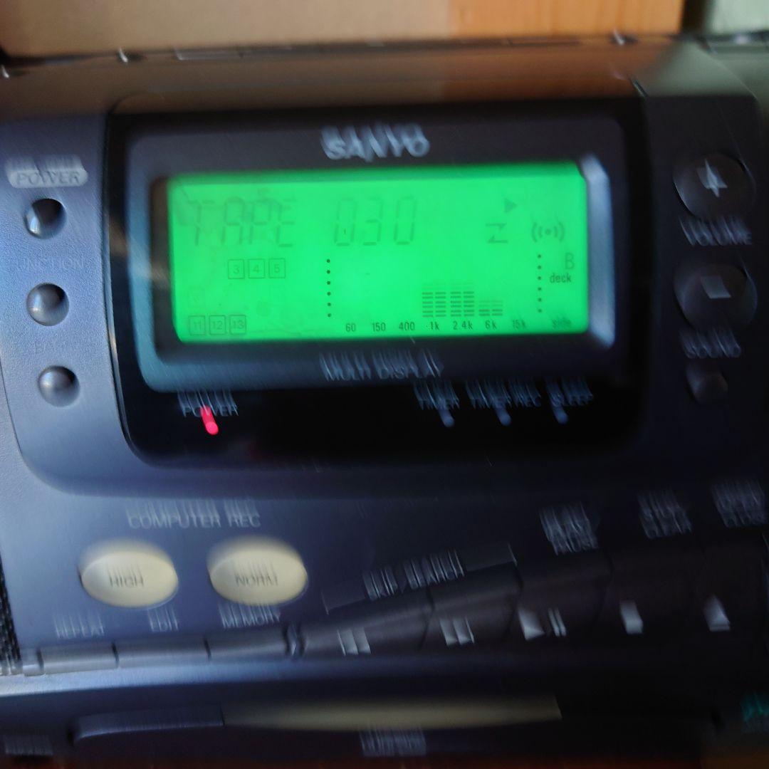 ステレオCDＷラジカセAM、FM、TV イコライザー搭載！低音イルミランプ点滅！