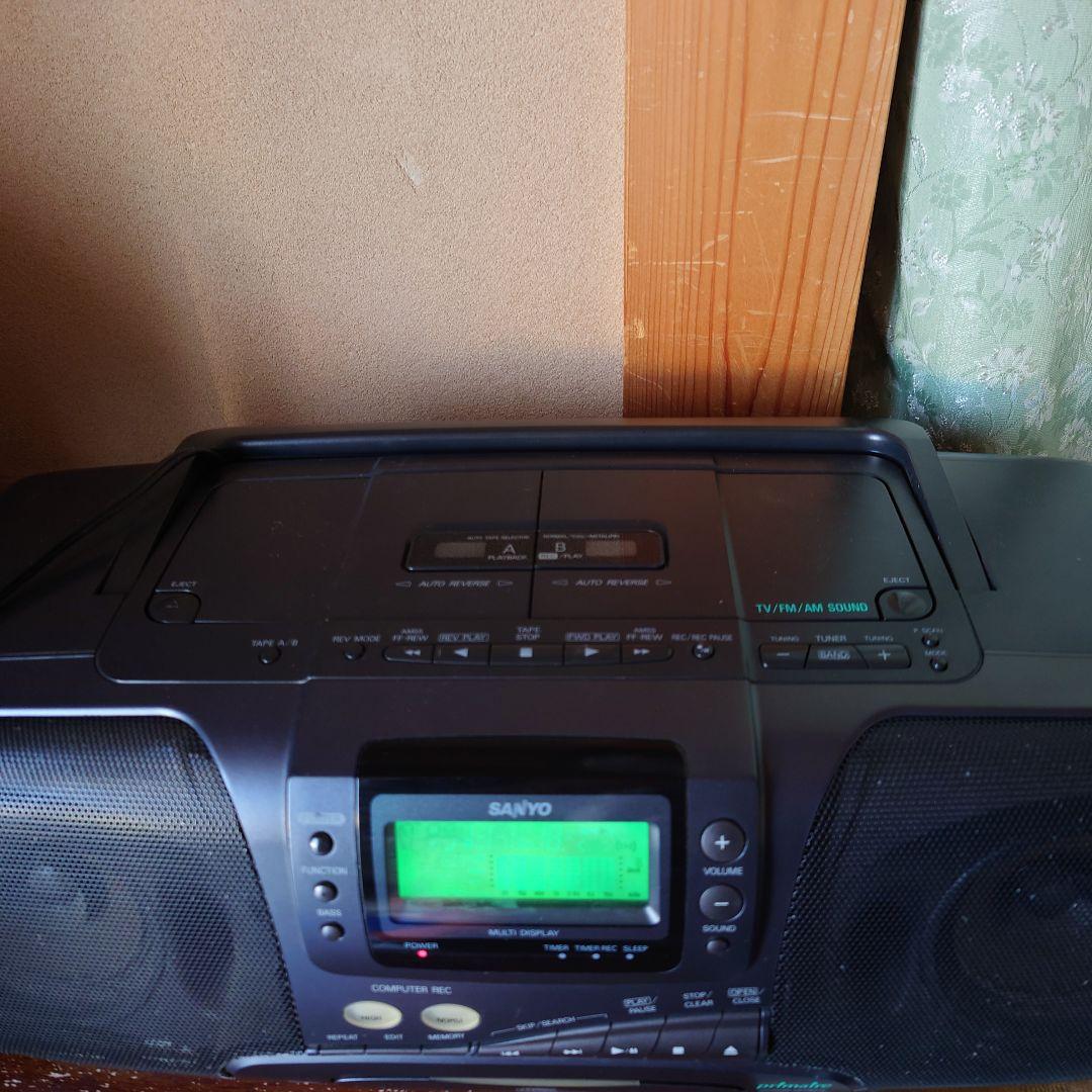 ステレオCDＷラジカセAM、FM、TV イコライザー搭載！低音イルミランプ点滅！