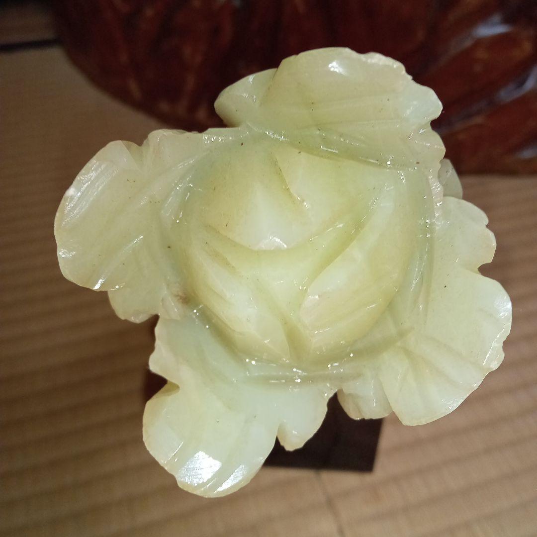 翡翠 大根型彫刻 木製台座付き