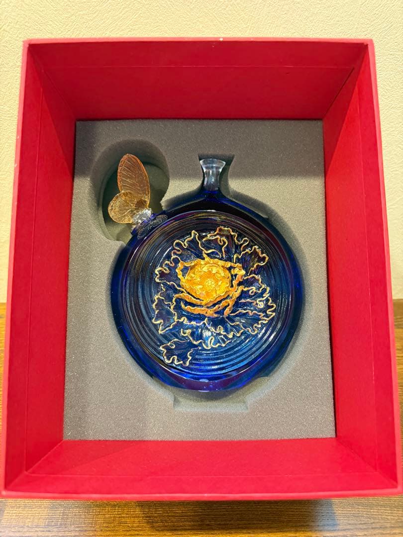 値下げ　Tittot 琉園　「牡丹と蝶」台湾　前衛ガラス工芸作品