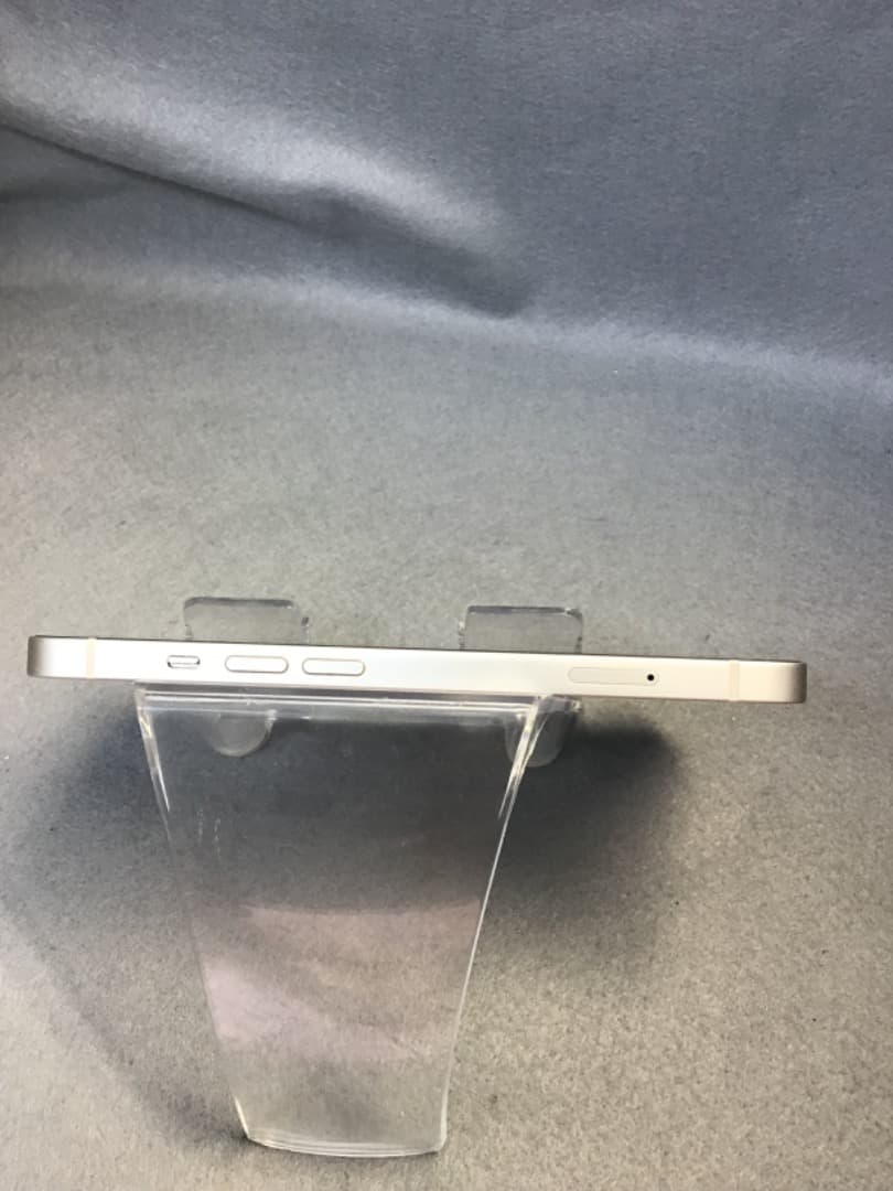 美品　国内版　SIMフリー　iPhone13 128GB スターライト色